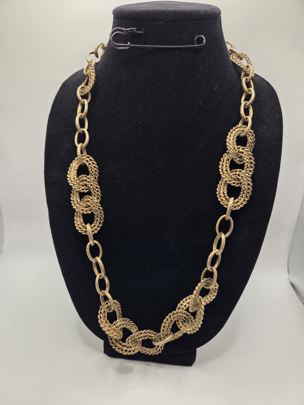 1502. Gold-Tone Textured Link Statement Necklace